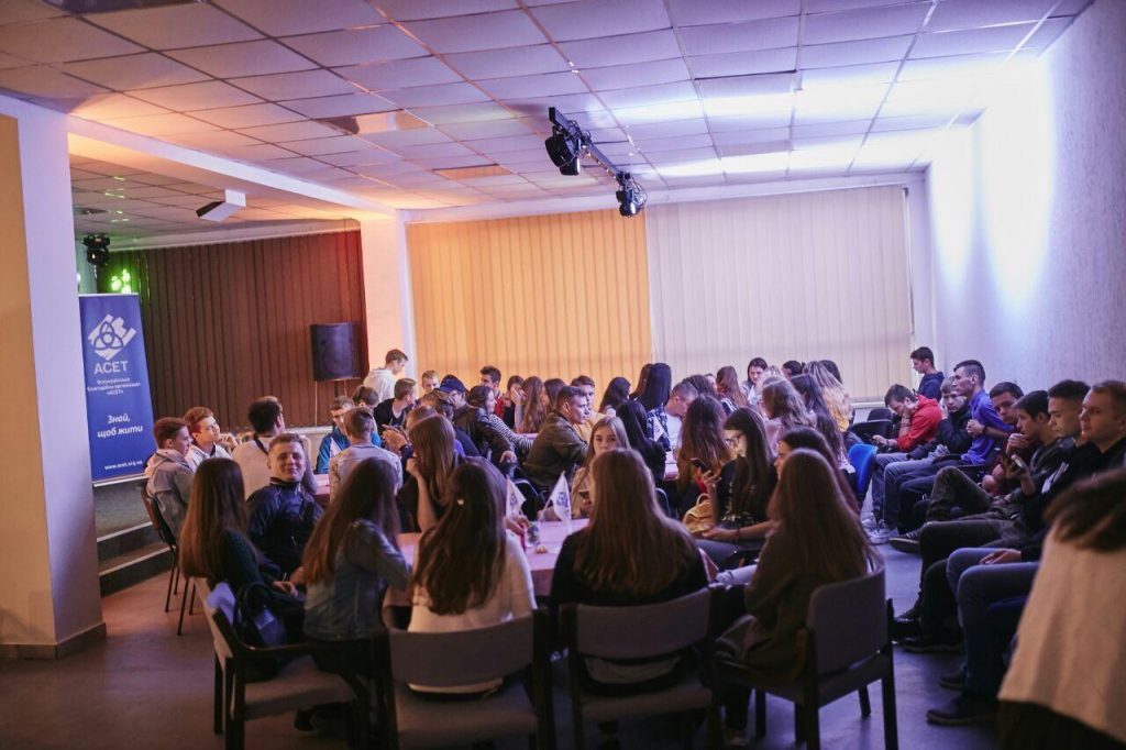 У лютому-березні планується відкриття підліткових клубів у 4 містах України!