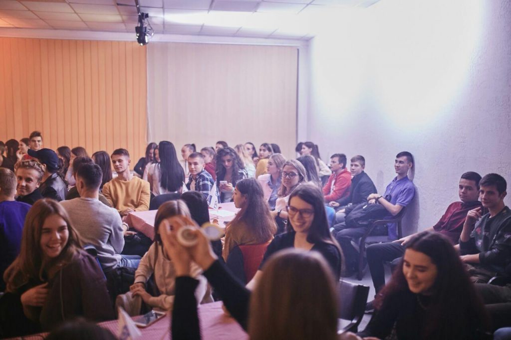 У лютому-березні планується відкриття підліткових клубів у 4 містах України!