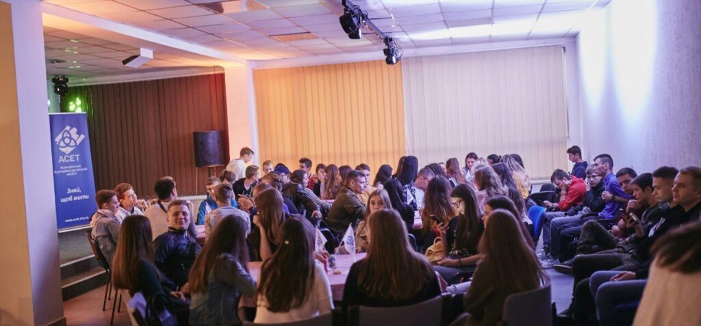 У лютому-березні планується відкриття підліткових клубів у 4 містах України!
